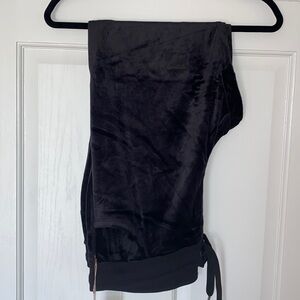 NWT LULAROE COZY CRYSTAL CAPRI PANTS